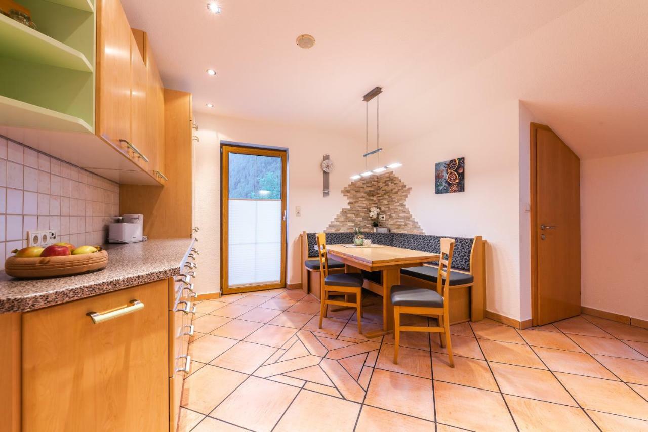 Apartamento Haus Viktoria Längenfeld Exterior foto